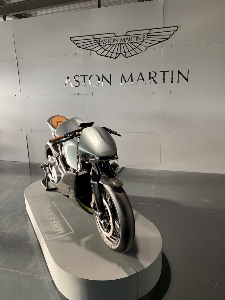 Usitech choisit hyperMILL® et met la gomme avec  les motos d’exception Aston Martin AMB01